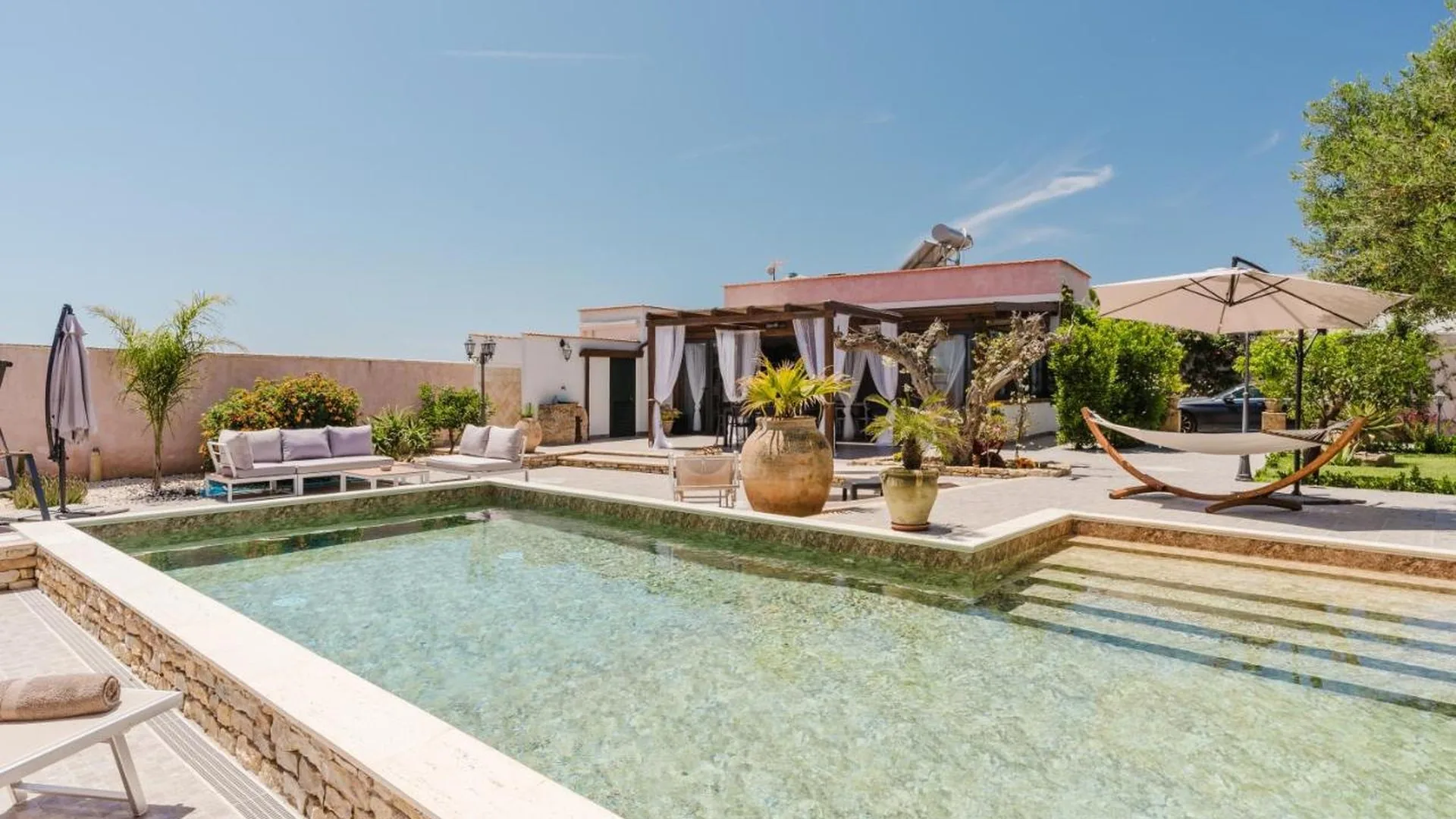 Le Giarre Villa Con Piscina, 