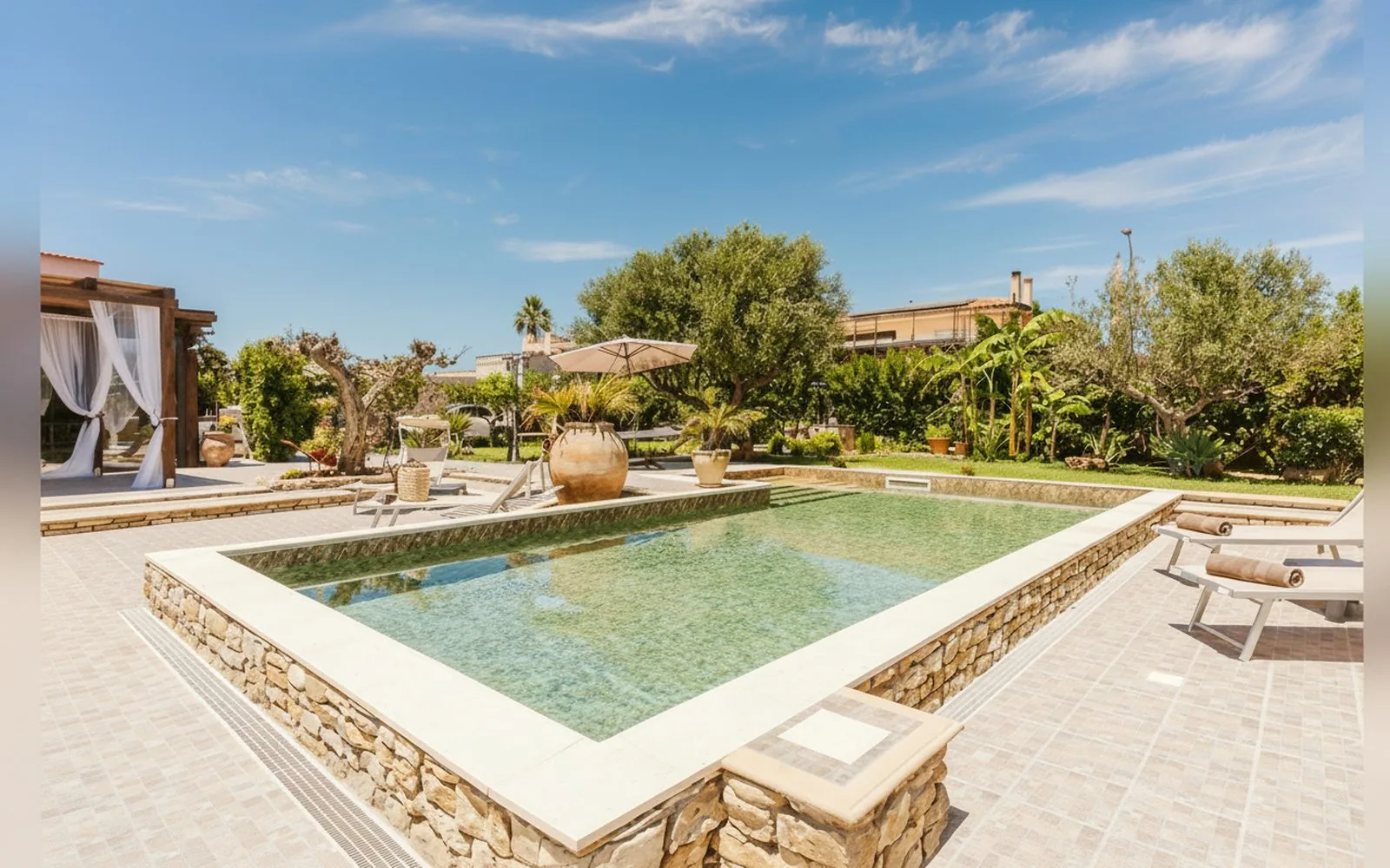 Le Giarre Villa Con Piscina, 