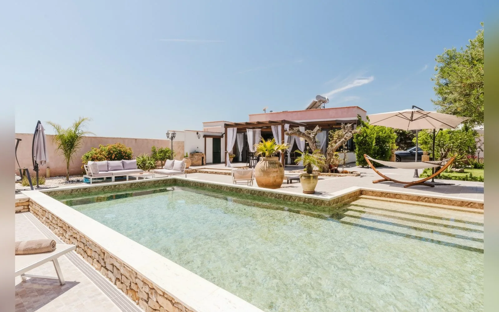 Le Giarre Villa Con Piscina, 